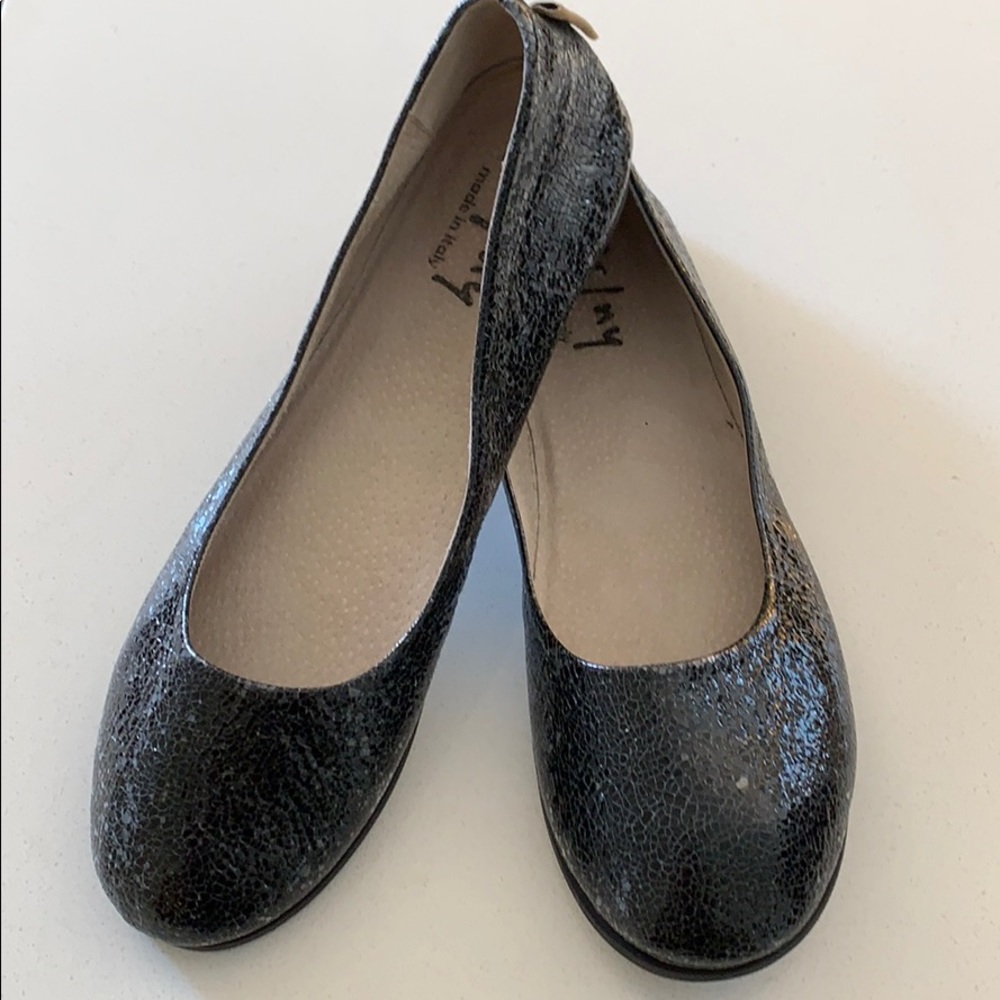 FS/NY black crackle flats size 10